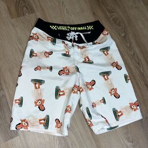 Retro vans off the wall, aloha bobblehead girl grass skirt ukulele Hawaii shorts